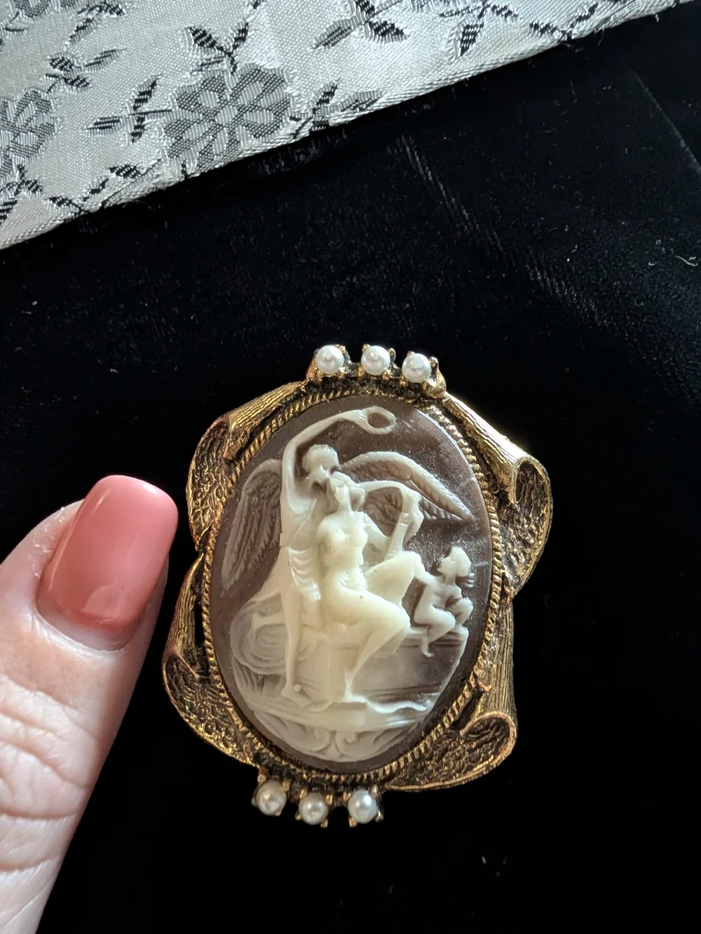 Vintage Cupid & Psyche Cameo Brooch / Pendant
